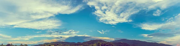 Panorama Imagem Tom Vintage Céu Azul Nublado Montanha Para Uso — Fotografia de Stock