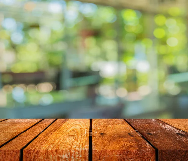 Tavolo Legno Vuoto Sfondo Del Soggiorno Sfocato — Foto Stock