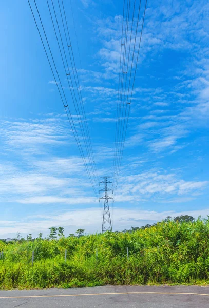 Imagen Cable Eléctrico Alto Voltaje Cielo Azul Fondo Nube Blanca — Foto de Stock