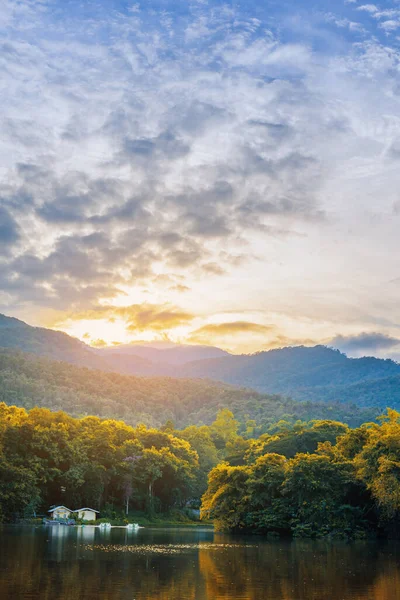 Image White House Lake Mountain Background Vertical — Stock Photo, Image