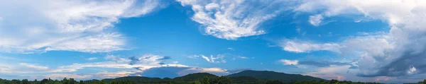 Imagen Panorámica Del Cielo Azul Montaña Fondo Doi Suthep Chiang —  Fotos de Stock