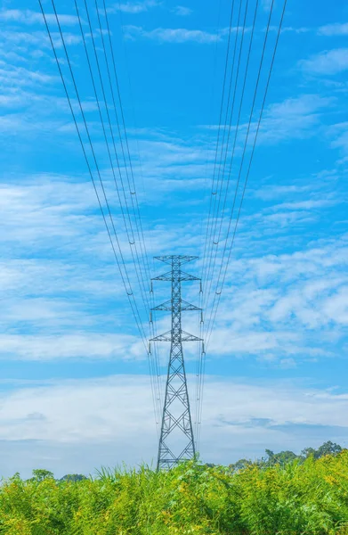 Imagen Cable Eléctrico Alto Voltaje Cielo Azul Fondo Nube Blanca — Foto de Stock