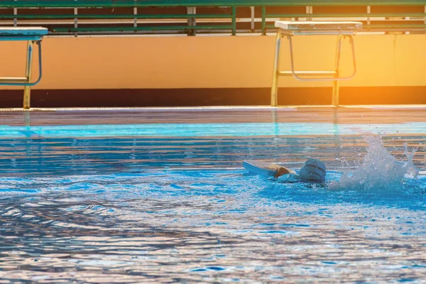 Imagen Chico Asiático Piscina — Foto de Stock