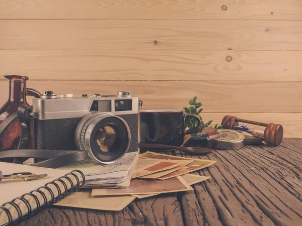 Imagen Cámara Retro Variar Decoración Sobre Fondo Tabla Madera Tono — Foto de Stock