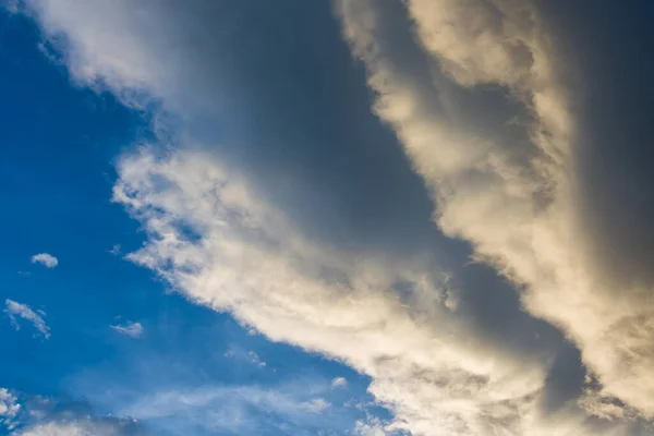 Gambar Langit Biru Dan Awan Putih Pada Hari Waktu Untuk — Stok Foto