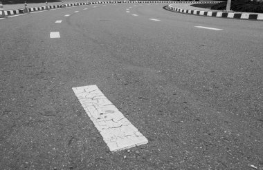 asfalt yol doku sarı çizgili 