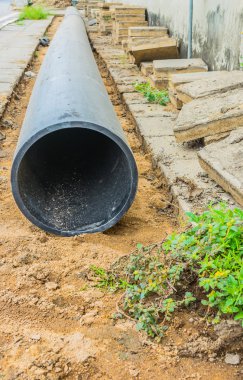 musluk suyu boru hattı üzerinde kaldırım yükleme