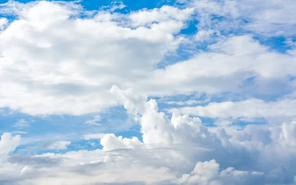 Cielo Blu Nuvole Bianche Nell Immagine Diurna — Foto Stock