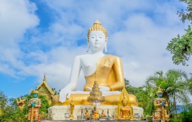 Altın buddha heykeli Tay Tapınak, Tayland 