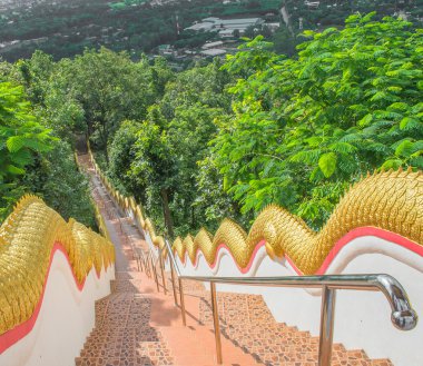 uzun merdivenlerden yolu 