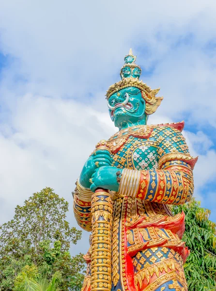 Estátua gigante no templo tailandês, Estátua pública na Tailândia — Fotografia de Stock