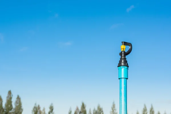 Image Lawn Sprinkler System Blue Sky — Stock Photo, Image