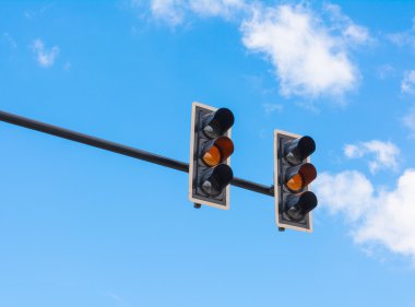 trafik ışığı, ışık amber görüntüsünü yaktı. wa için sembolik