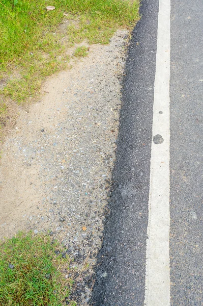 アスファルトの道路上のテクスチャの 1 日の時間 — ストック写真