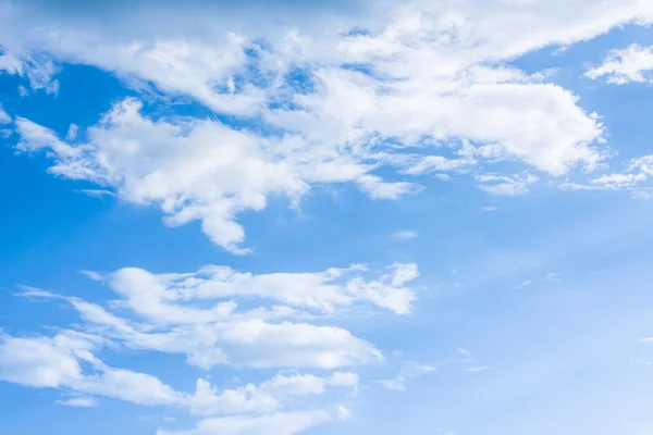 Görüntü Açık Gökyüzü Gün Zamanında Beyaz Bulutlar — Stok fotoğraf
