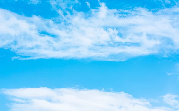 Beyaz Bulut Mavi Gökyüzü Arkaplan Resmi — Stok fotoğraf