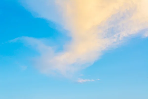 Witte Wolk Blauwe Lucht Achtergrond Afbeelding — Stockfoto