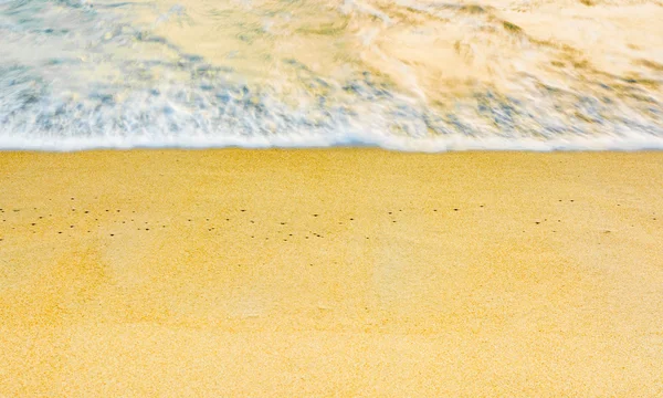 Slow speed shutter of blue sea and sand. — Stock Photo, Image