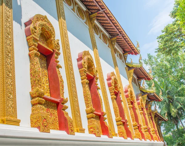 Imagem Janelas Templo Tailandesas Com Céu Azul — Fotografia de Stock