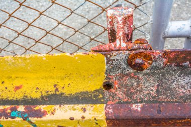 paslı eski demir kiriş görüntüsünü .