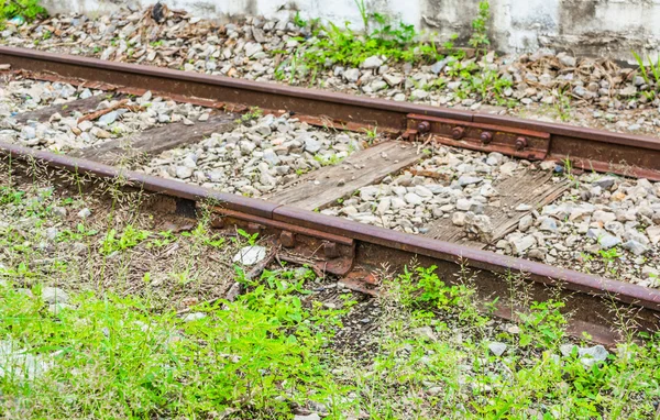 Närbild Tågspåren Spike Och Trä Järnväg Slips — Stockfoto