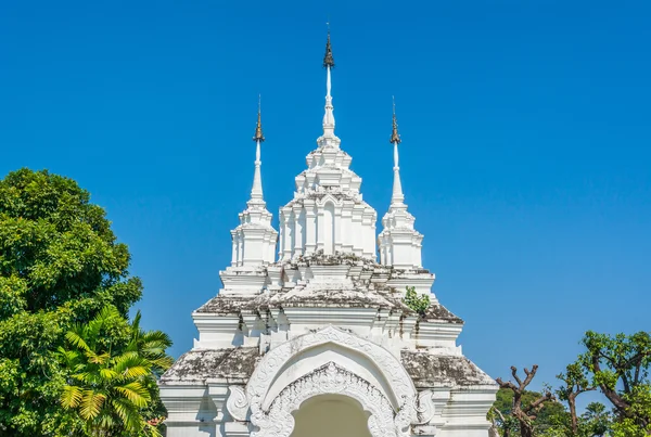 Imagem de stupa velho no tempo do dia  . — Fotografia de Stock