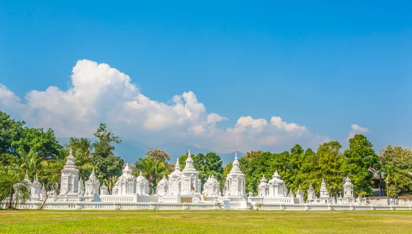 Bild der alten Stupa zur Tageszeit . — Stockfoto