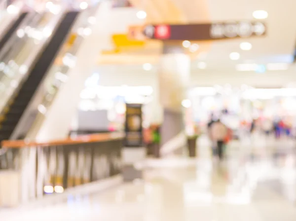  escaleras mecánicas en el moderno centro comercial.