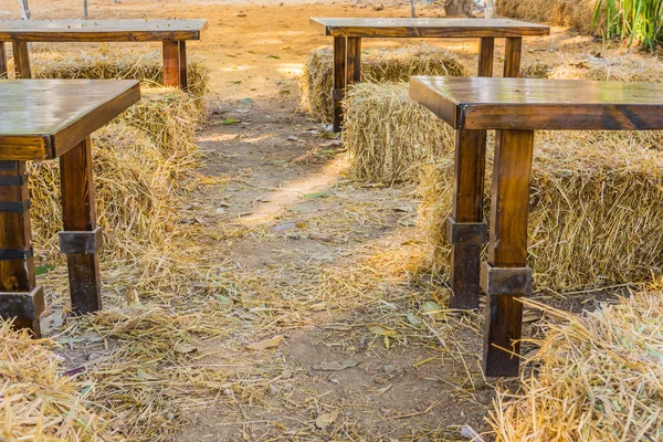 Heno Sobre Fondo Tierra Con Mesa Madera — Foto de Stock