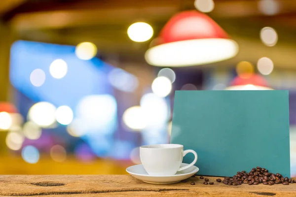 Bokeh imajı olan bir kafenin arka planı bulanık. — Stok fotoğraf