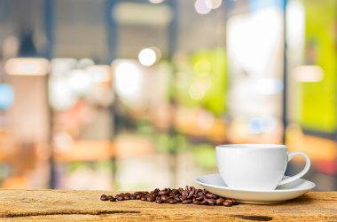 Bokeh imajı olan bir kafenin arka planı bulanık.
