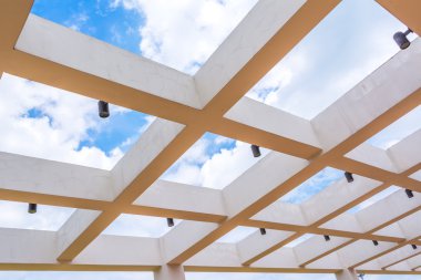 kare mimarisi ve gökyüzü