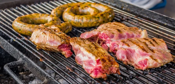 Sai Aua and grilled pork (Notrhern Thai Spicy Sausage ) ,Chiang — Stock Photo, Image