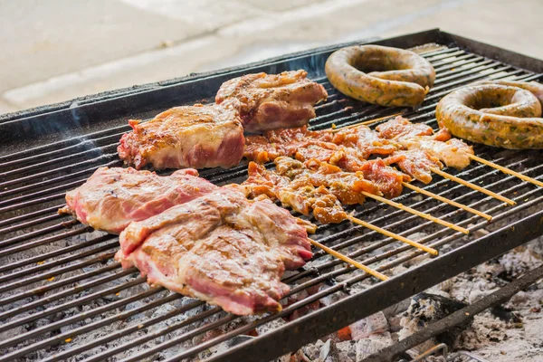 Sai Aua and grilled pork (Notrhern Thai Spicy Sausage ) ,Chiang — Stock Photo, Image