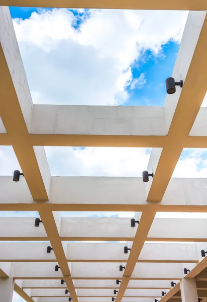 Square architecture and sky — Stock Photo, Image