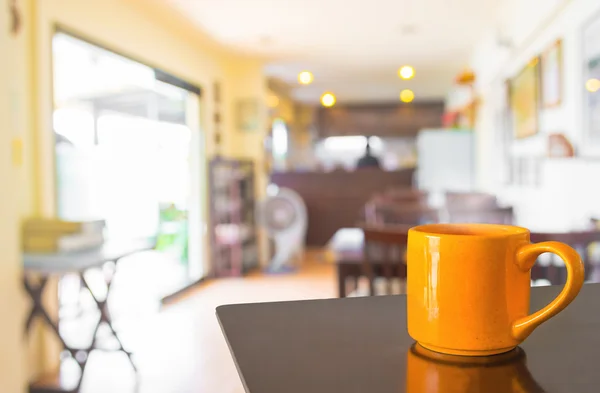 Mesa de madera vacía y fondo borroso Cafetería con imag bokeh — Foto de Stock