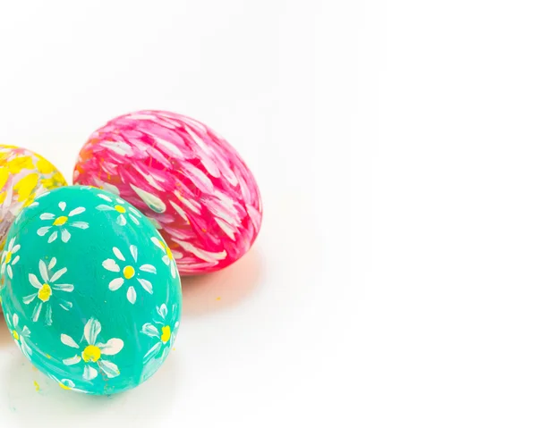 Huevos de Pascua aislados sobre fondo blanco . — Foto de Stock