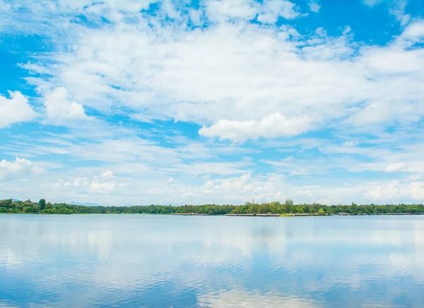 森湖と空 — ストック写真