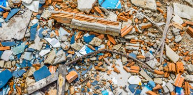 Arkaplan kullanımı için zemindeki küçük çakıl taşı ve çatlak fayansların desen görüntüsünü kapat .