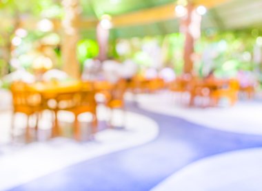 Boş ahşap masa ve kafeterya bokeh görüntü ile arka plan bulanıklık.