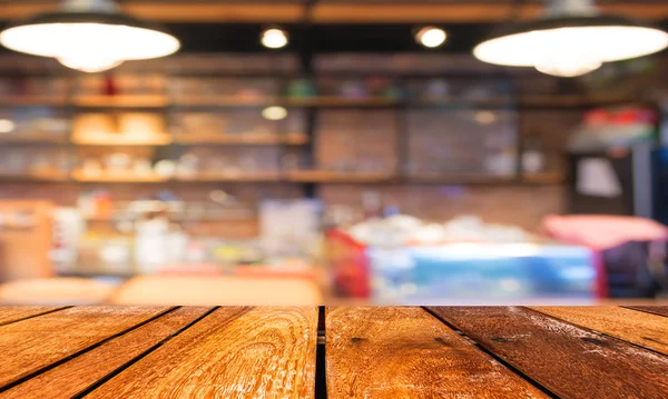 Tomma bord av trä och Coffee shop oskärpa bakgrund med bokeh bilder — Stockfoto