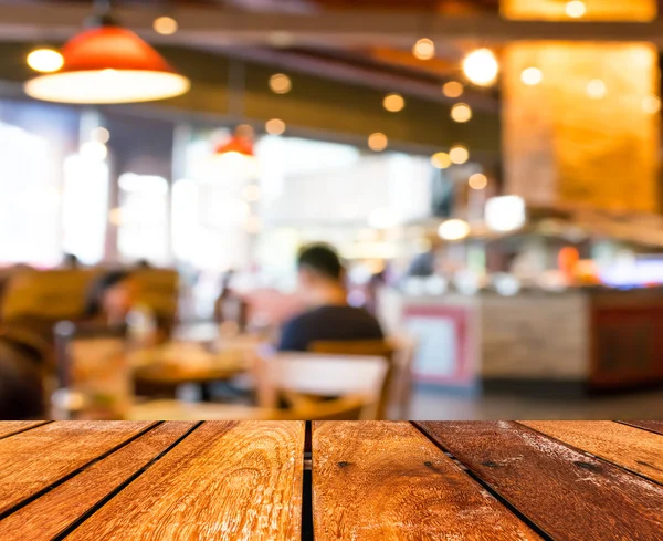 Tavolo in legno vuoto e sfondo sfocato caffetteria con imag bokeh — Foto Stock