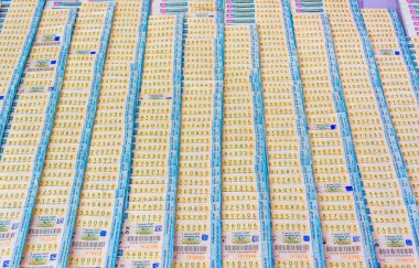 Piyango Bilet Shop Chiang Mai Tayland Loto biletlerinin fiyatını seçilen odak Görüntüyü Ortala sattı.