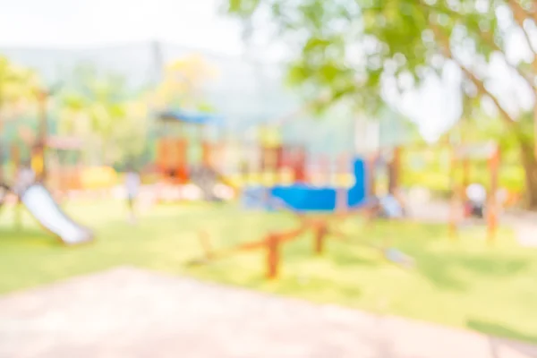 背景利用のための公園での子供の遊び場の専用画像とぼかし画像 — ストック写真