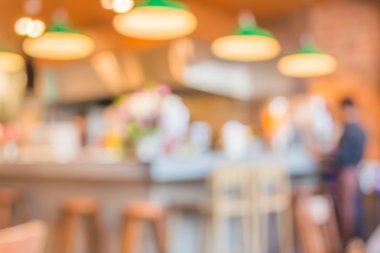 Bokeh imajı olan bir kafenin arka planı bulanık .