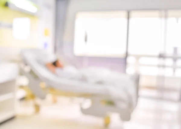 Image floue de Patient avec goutte à goutte à l'hôpital pour nous arrière-plan — Photo