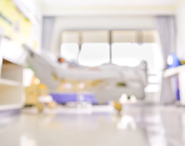 Imagen borrosa del paciente con goteo en el hospital para el fondo nosotros — Foto de Stock