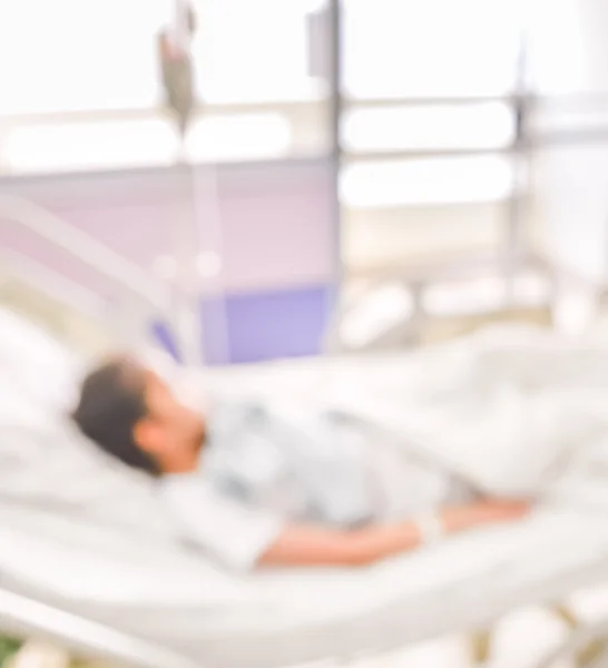 Immagine offuscata del paziente con gocciolamento in ospedale per lo sfondo noi — Foto Stock