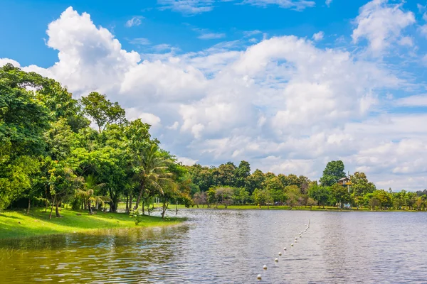 Bild von Floß und blauem Himmel — Stockfoto