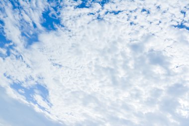 Arkaplan kullanımı için açık gökyüzünün gündüz görüntüsü.